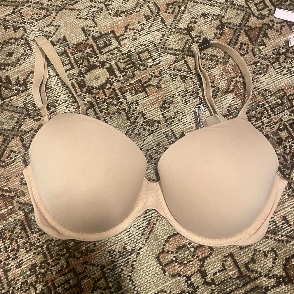 Victoria’s Secret NWT T-shirt push up full coverage 32DD